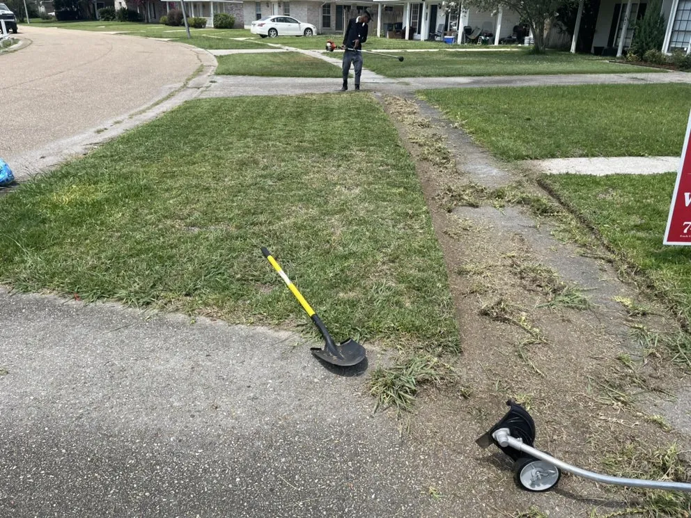 Affordable lawn care service for residential properties in Baton Rouge, LA by Pressuhhh