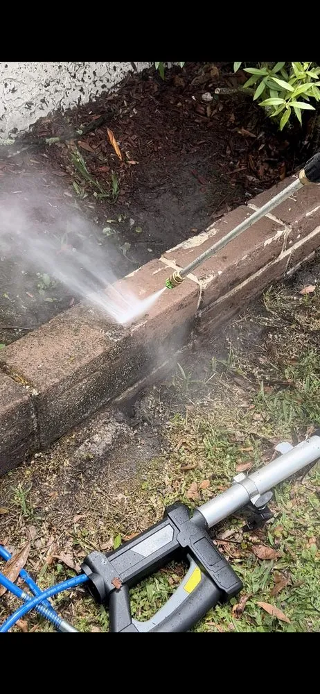 Affordable yard maintenance experts serving Cottondale, FL - Pressure Care Washing
