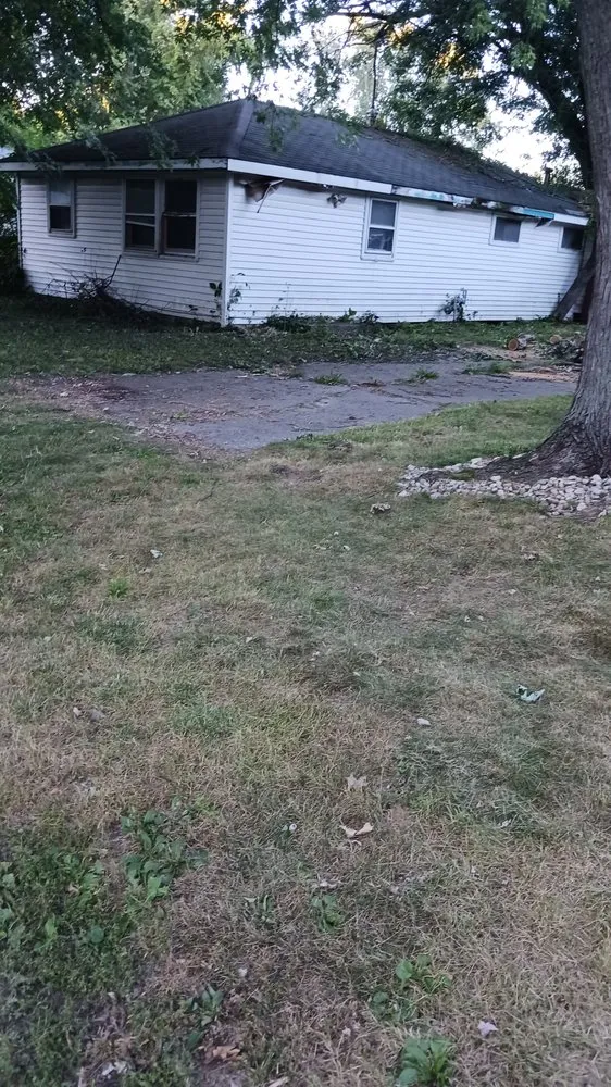 Trusted yard maintenance for residential properties in Elkhart, IN by Pressure landscaping