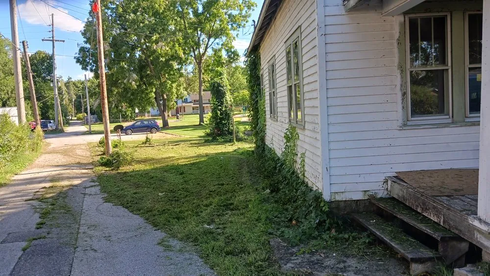 Local landscape design with custom design in Elkhart, IN by Pressure landscaping