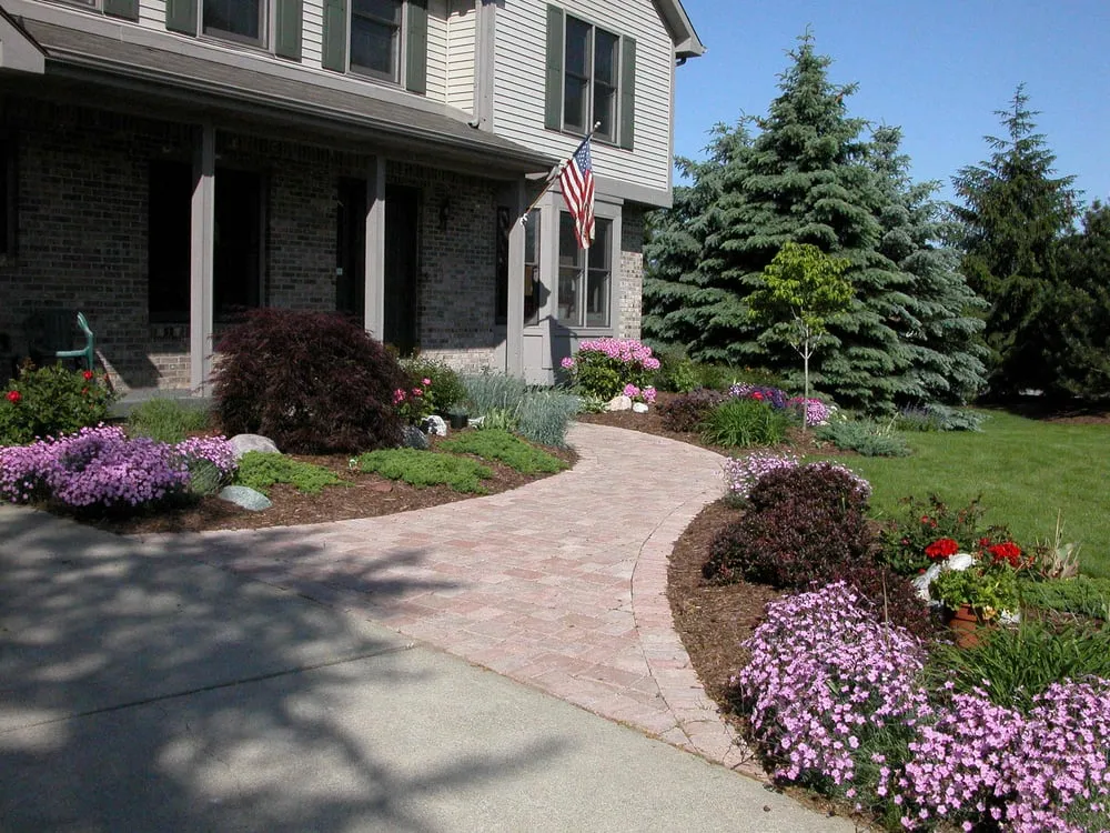 Custom residential landscaping in Eaton Rapids, MI - Prestige Landscape & Design