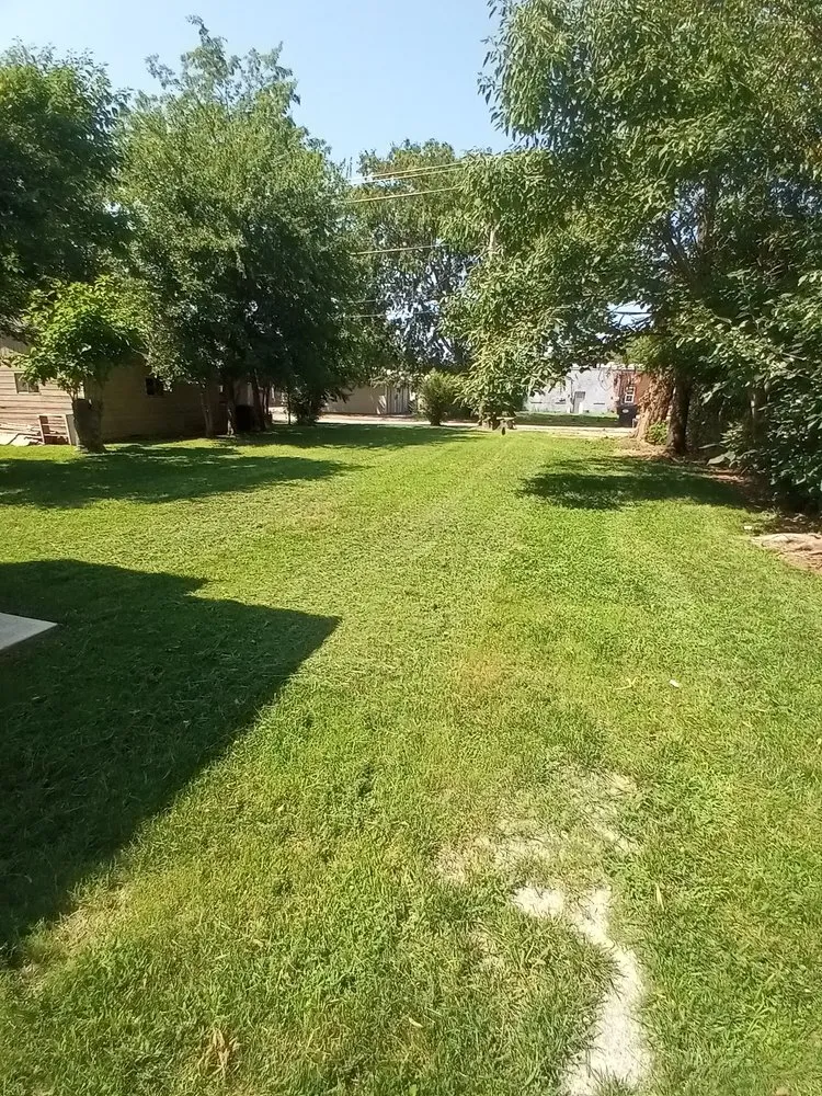 Expert lawn care service experts serving Salina, OK - Prestige Lawns