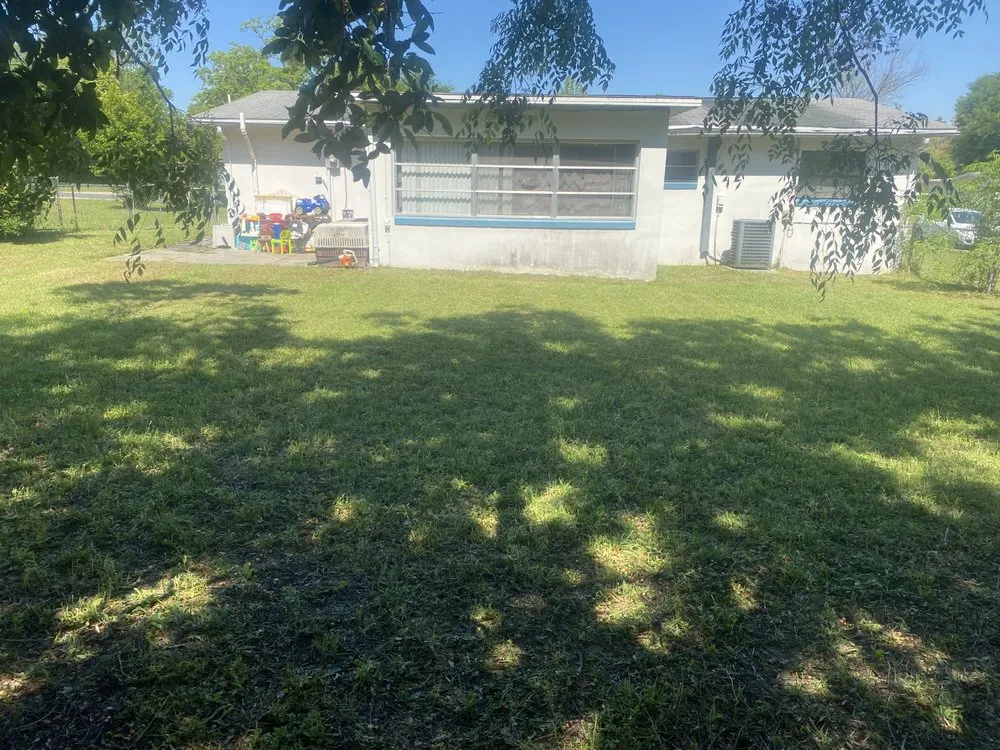 Local lawn care service experts serving Beverly Hills, FL - Preston’s Lawn Care