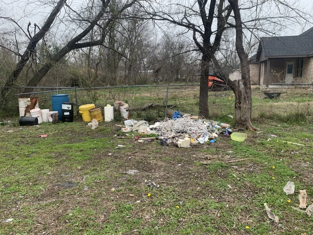 Trusted yard cleanup service for year-round maintenance in Terrell, TX by Pretentieux Poverte