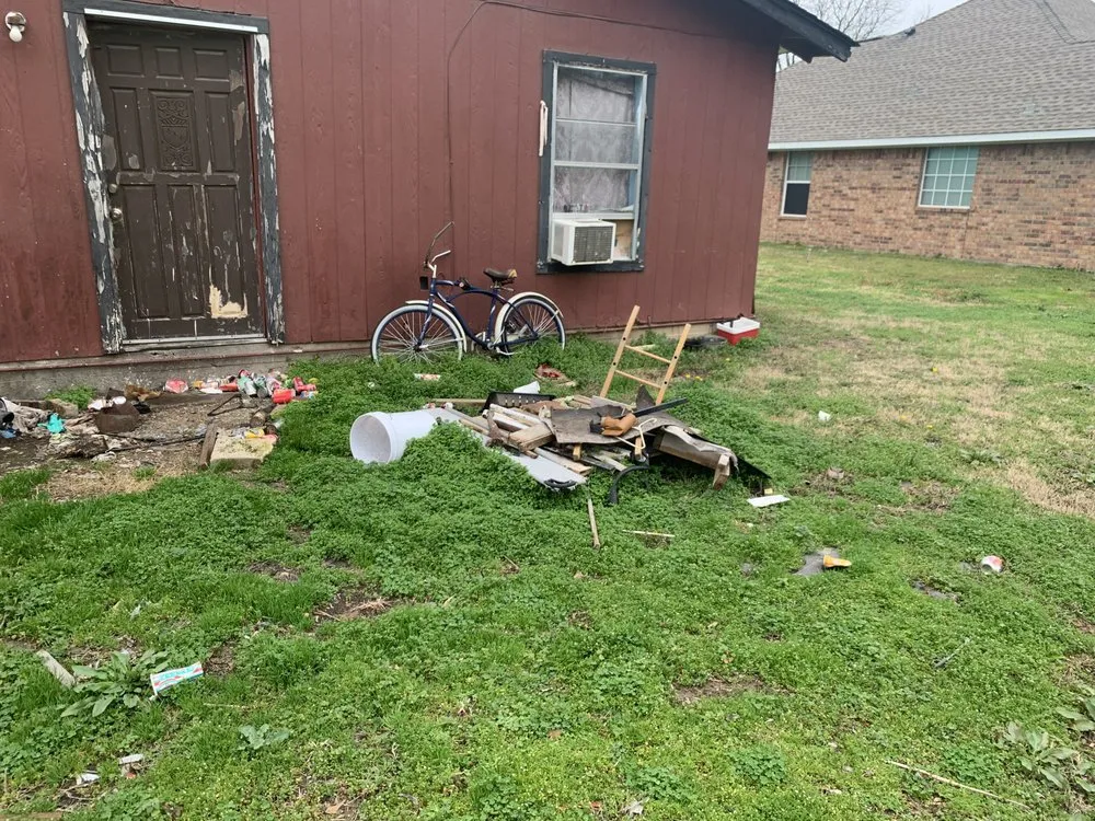 Professional residential landscaping in Terrell, TX by Pretentieux Poverte