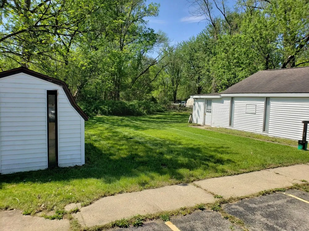 Affordable yard maintenance for beautiful yards across Montrose, MI - Pride Lawn Care