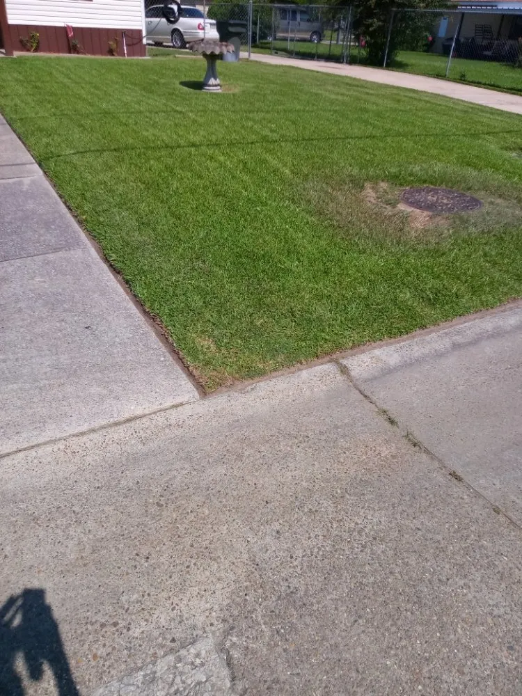Trusted lawn mowing service in Lake Charles, LA - Pride Lawn Services