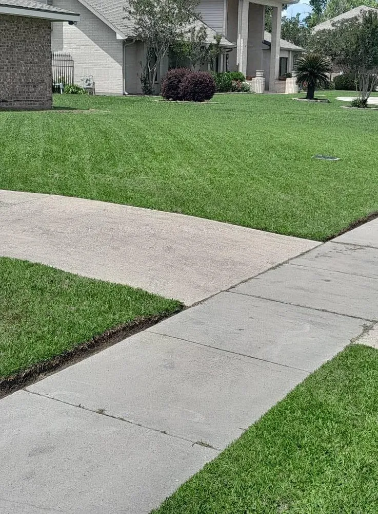 Reliable lawn care service experts serving Lake Charles, LA - Pride Lawn Services