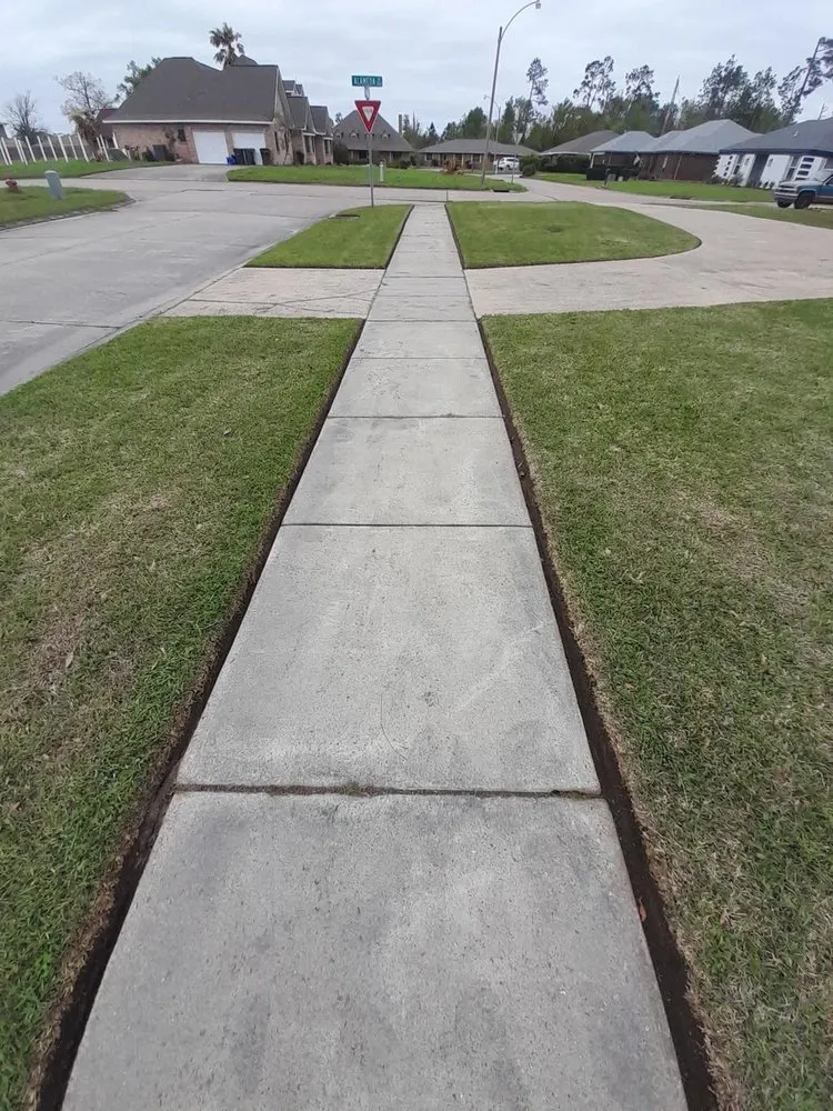 Affordable garden landscaping for beautiful yards in Lake Charles, LA by Pride Lawn Services