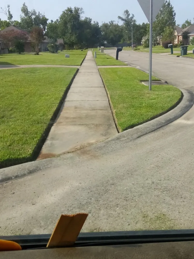 Reliable lawn care service in Lake Charles, LA by Pride Lawn Services