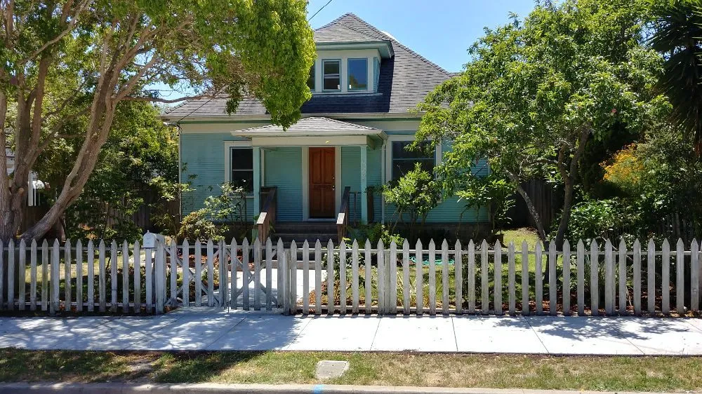 Affordable lawn mowing service in Santa Cruz, CA by PRIDE of OWNERSHIP Garden Grooming