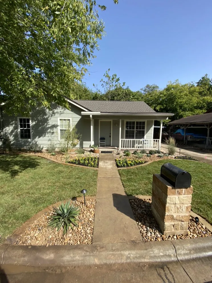 Trusted lawn care service in Austin, TX - Primavera landscaping