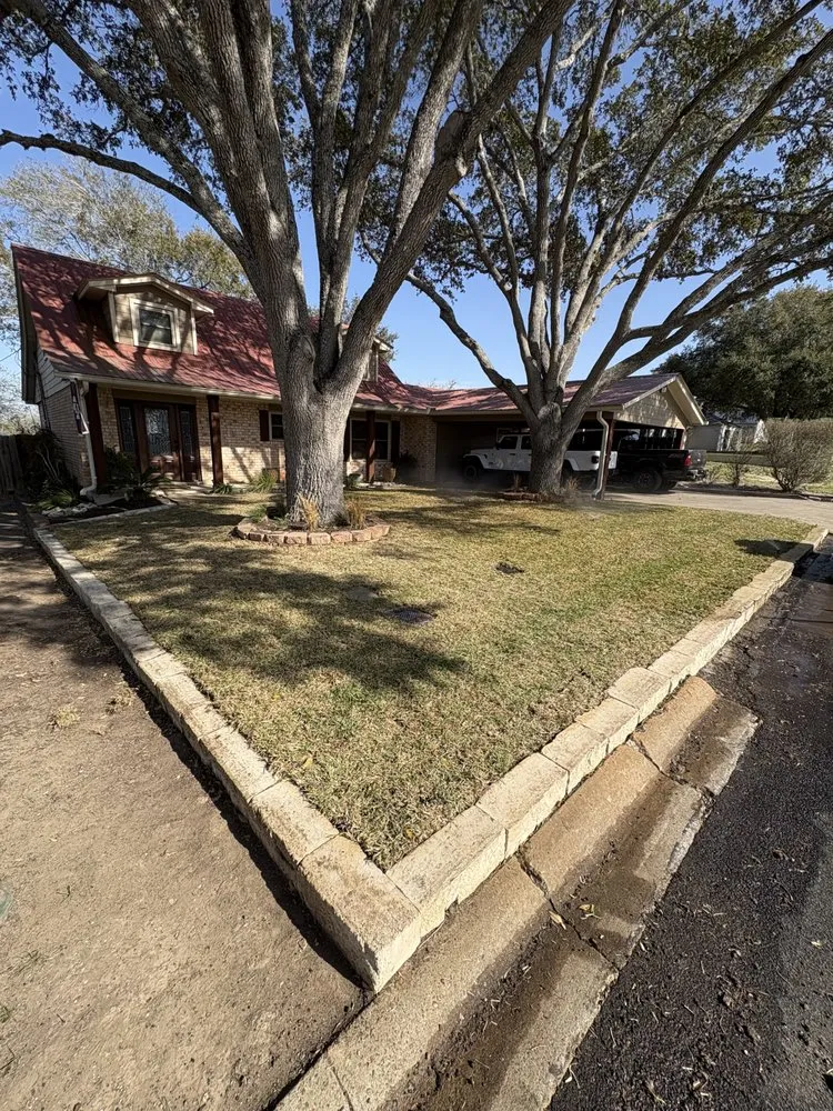 Custom lawn mowing service near you across Kenedy, TX - Prime Appeal