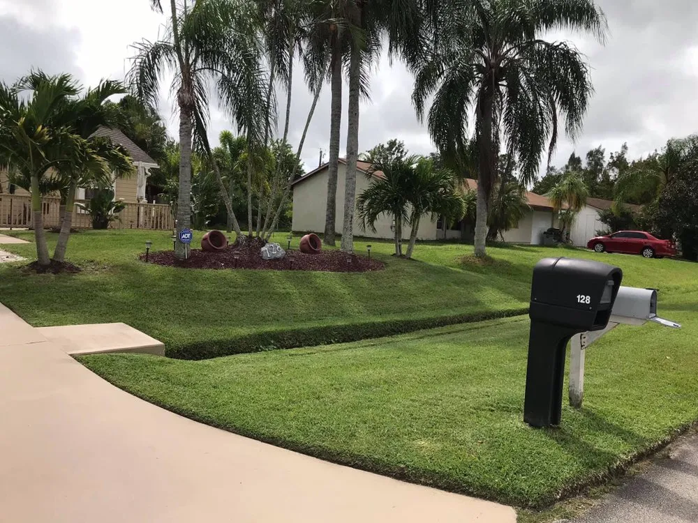 Local residential landscaping for year-round maintenance in Port St. Lucie, FL by Prime cuts