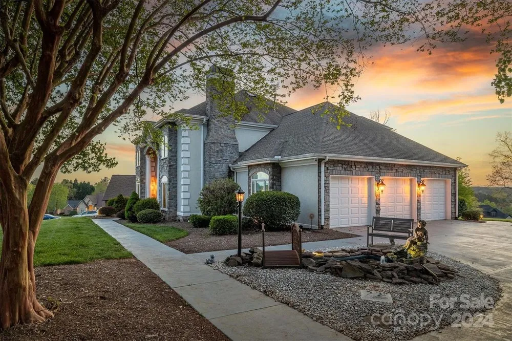 Professional garden landscaping for homes in Hickory, NC by Primetime Landscaping