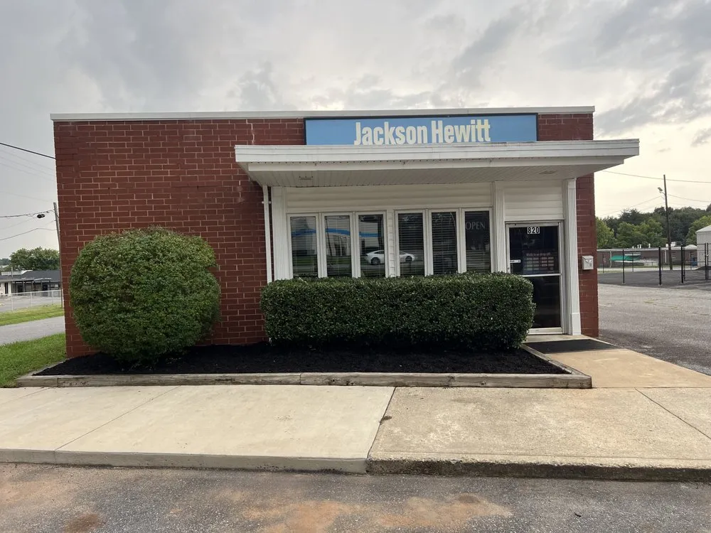 Expert lawn care service experts serving Hickory, NC - Primetime Landscaping