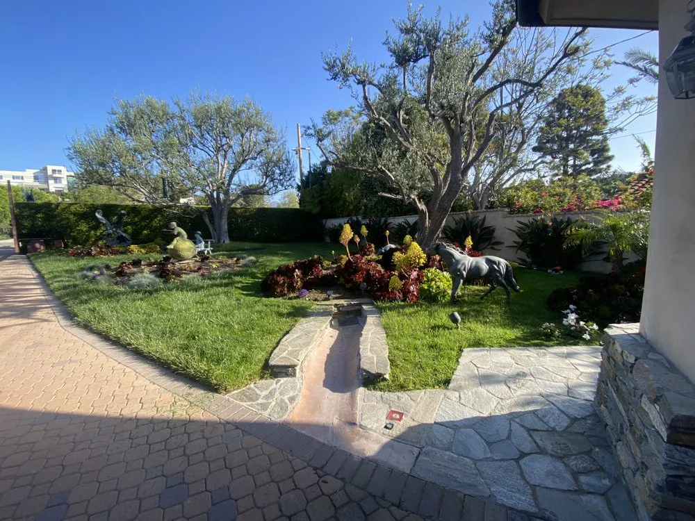 Professional lawn mowing service in Oxnard, CA - PrimeView Landscape