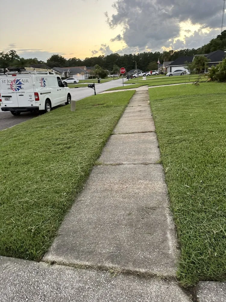 Top-rated yard cleanup service experts serving Green Cove Springs, FL - Primos Grow & Mow