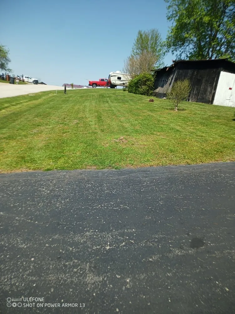 Top-rated lawn care service in Beattyville, KY by primos landscaping