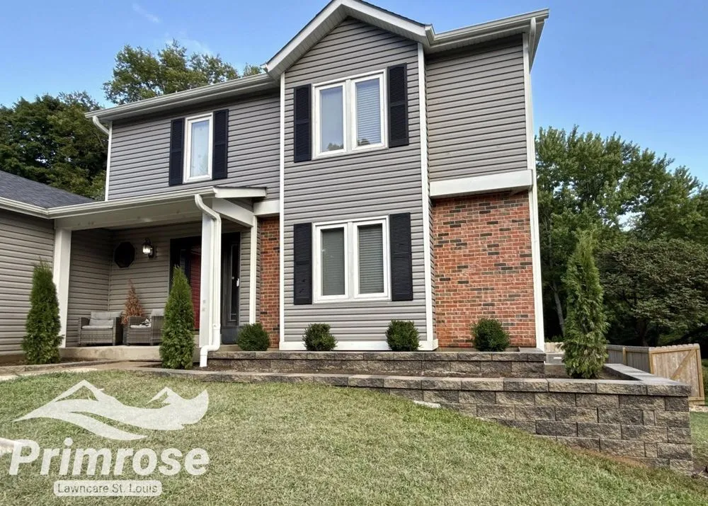 Top-rated lawn care service near you in St. Louis, MO by Primrose