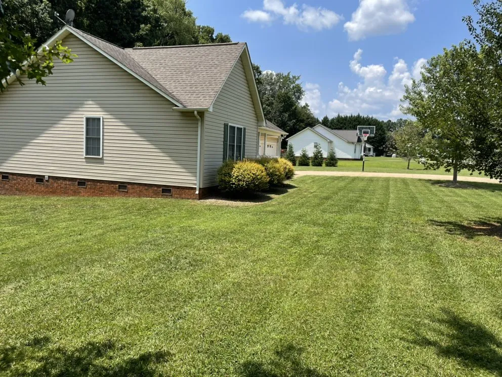 Top-rated lawn mowing service experts serving Gastonia, NC - Pristine A1 Lawncare