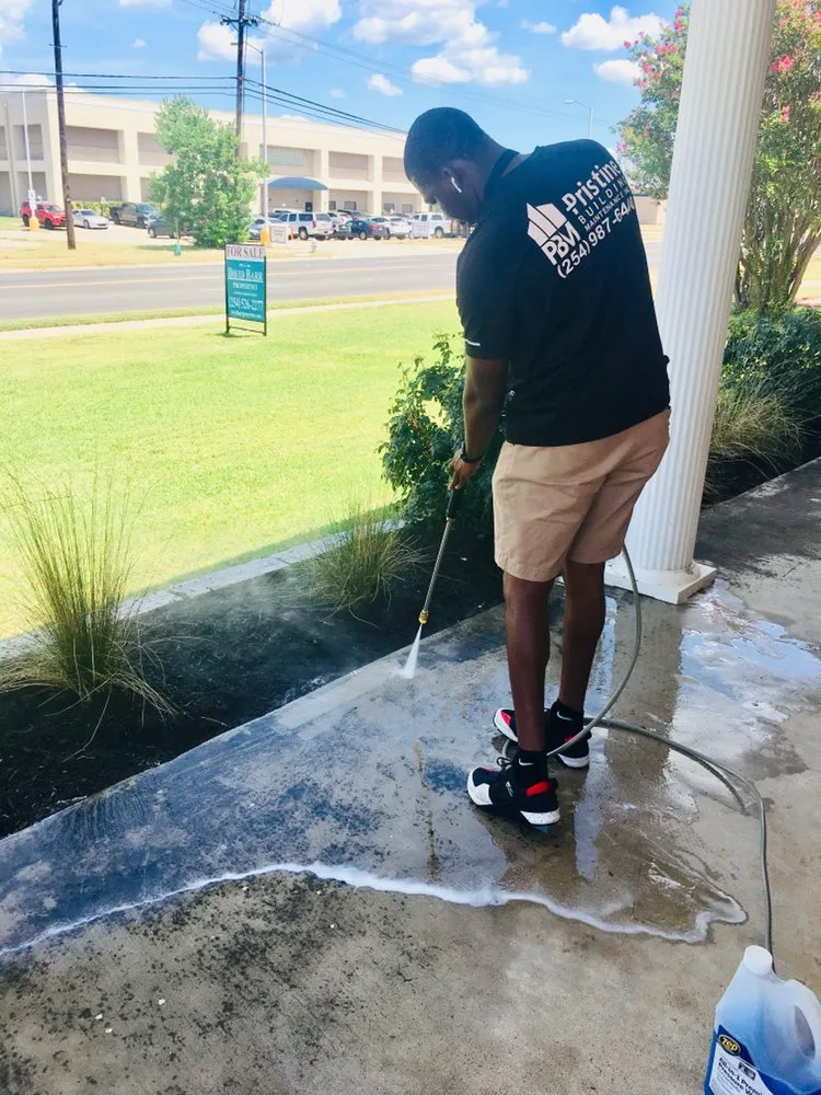 Professional residential landscaping for homes in Killeen, TX by Pristine Building Maintenance