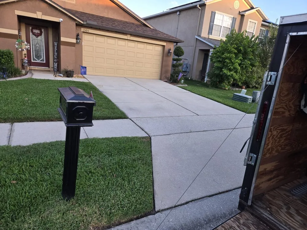 Professional yard cleanup service for year-round maintenance in Winter Springs, FL by Pristine Cuts & Care