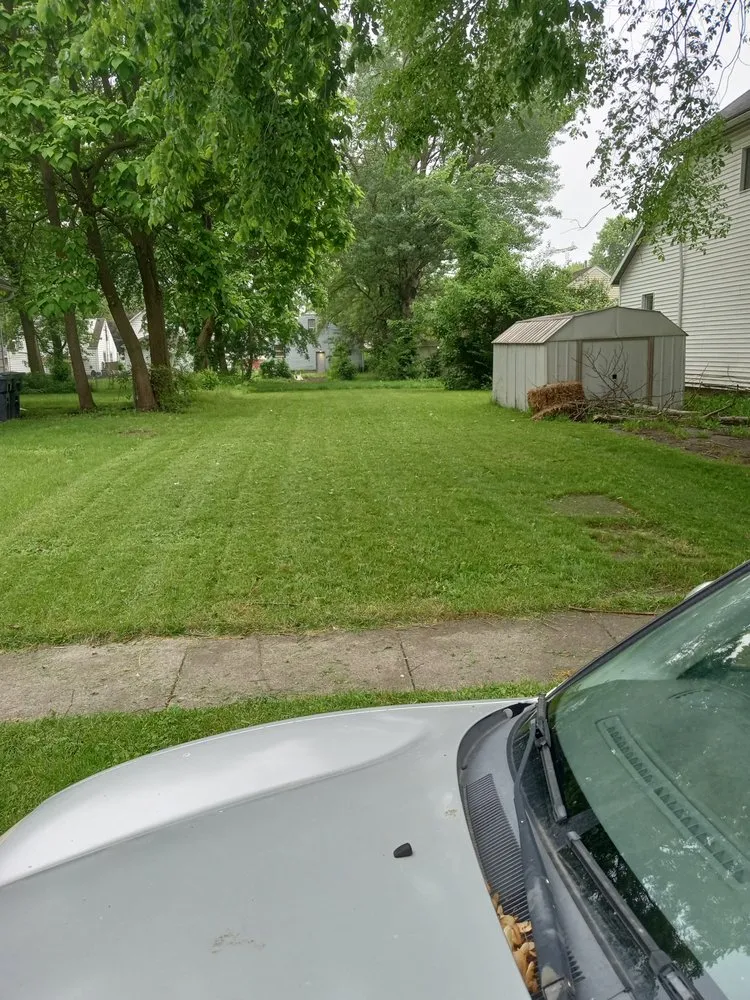 Custom yard maintenance for year-round maintenance in Lima, OH by Pristine Cutz