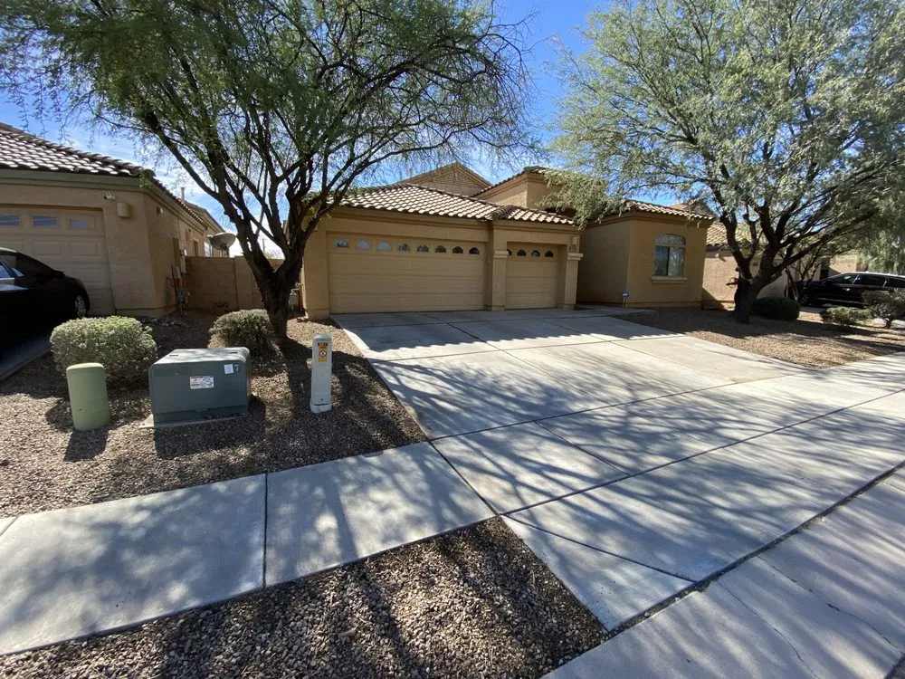 Affordable lawn mowing service with custom design across Tucson, AZ - Pristine Home Mantenance