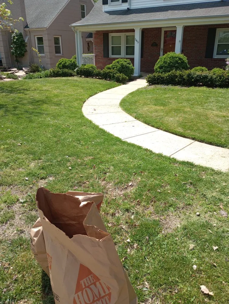 Expert residential landscaping for beautiful yards in St. Louis, MO by Pristine Land Management