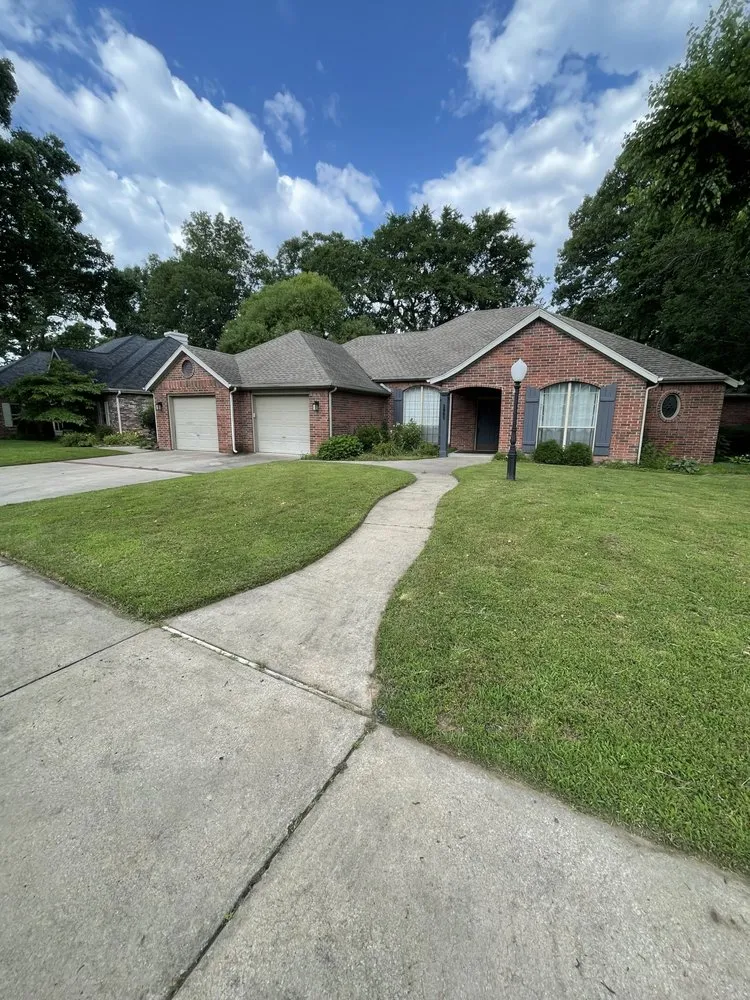 Custom garden landscaping in Springdale, AR by Pristine Landscaping