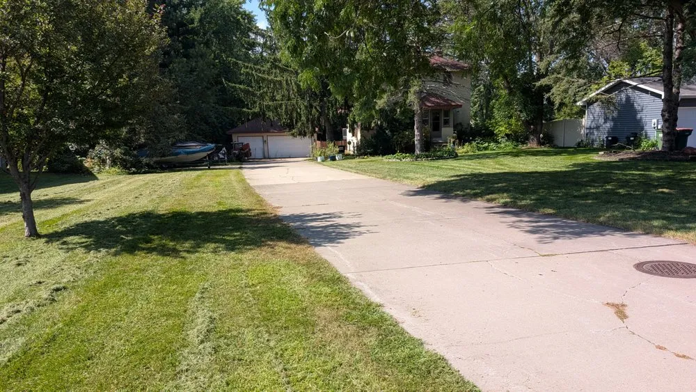 Top-rated lawn mowing service experts serving Blaine, MN - Pristine Lawn Care
