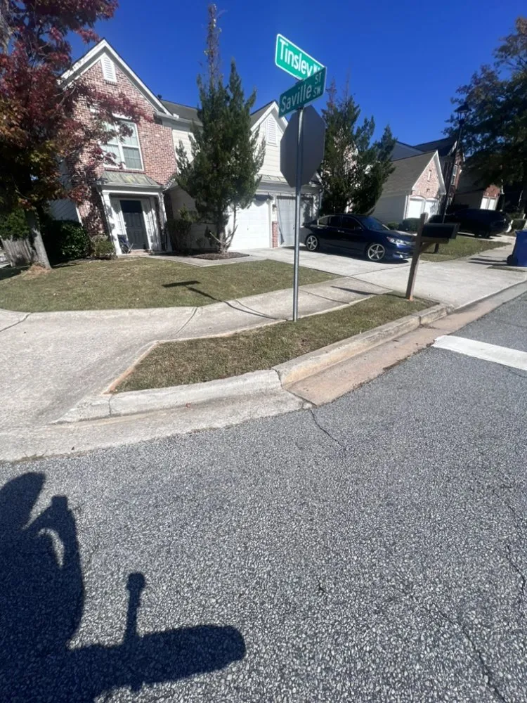 Custom lawn mowing service near you in Mableton, GA by Pro Bro's Landscaping