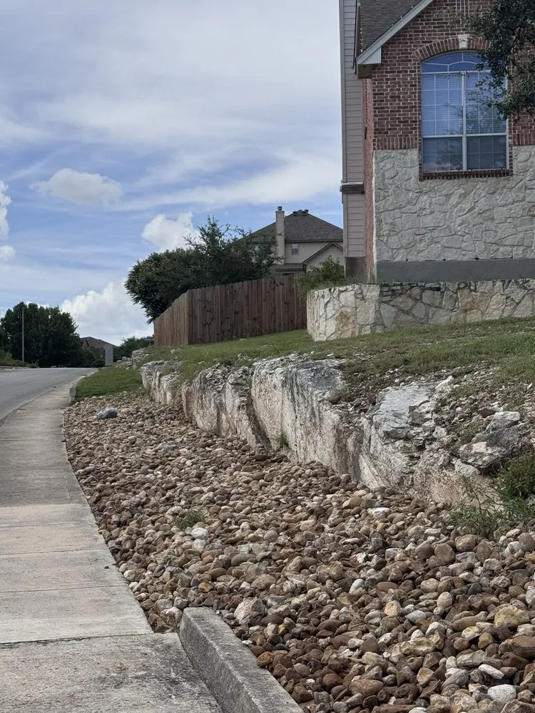 Affordable garden landscaping in San Antonio, TX by Pro-Clippings Care Services