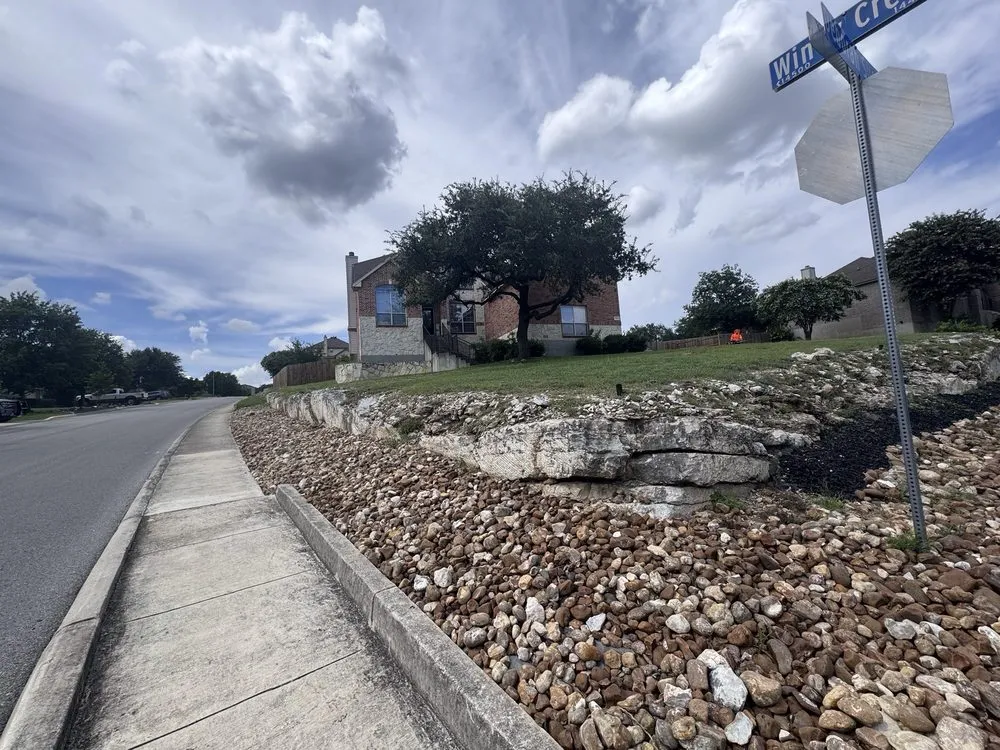 Custom landscaping services in San Antonio, TX by Pro-Clippings Care Services