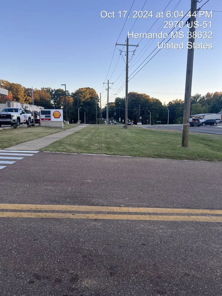 Local garden landscaping in Southaven, MS by Pro Cut Lawn Care