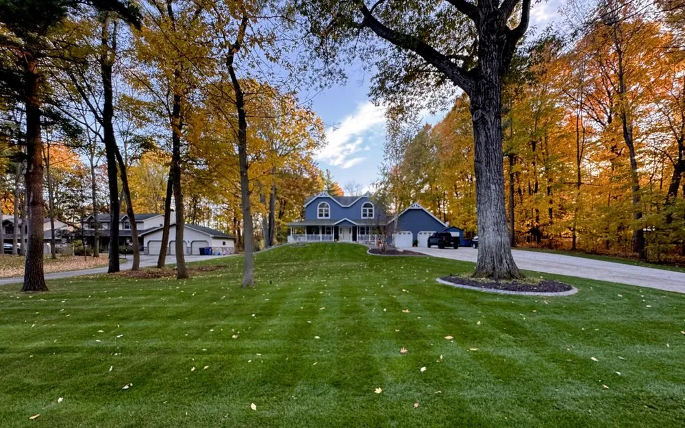 Professional landscaping services experts serving Green Bay, WI - Pro Cut Lawn Services