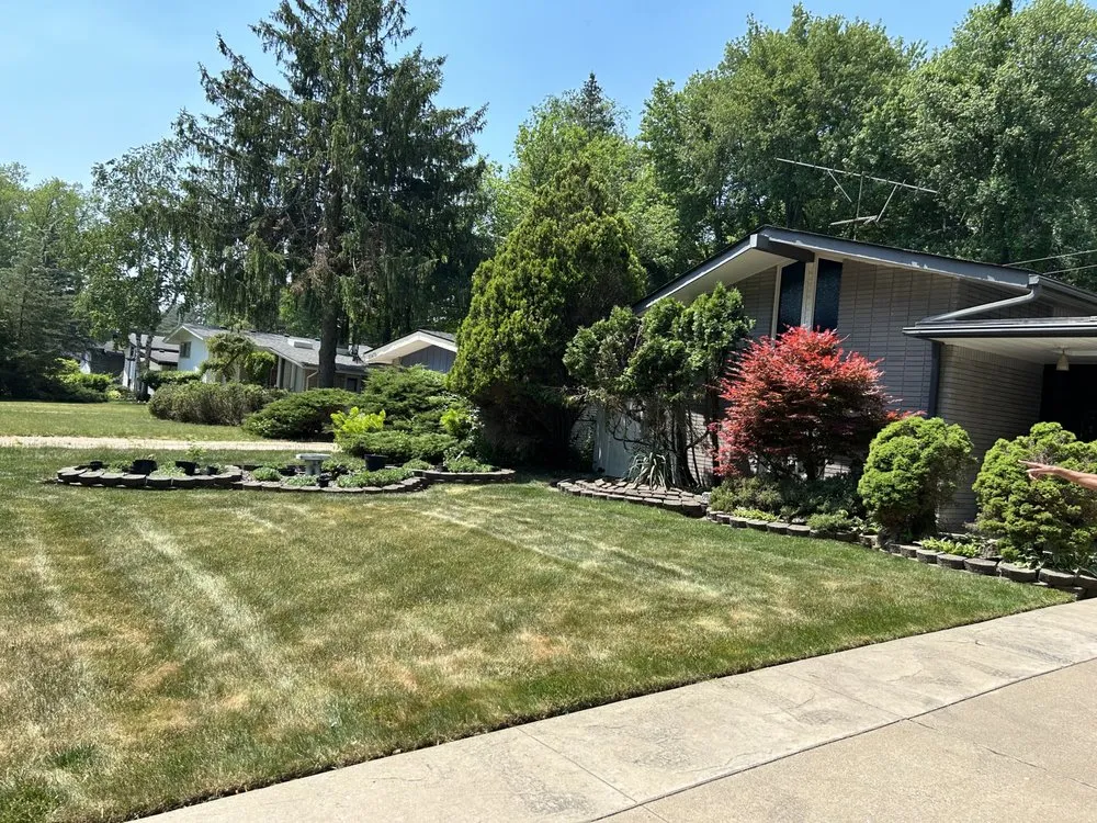 Reliable yard maintenance in Dearborn, MI by Pro cuts landscape