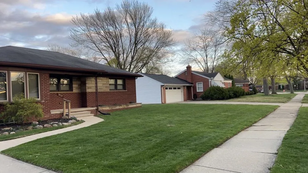 Affordable residential landscaping in Dearborn, MI by Pro cuts landscape