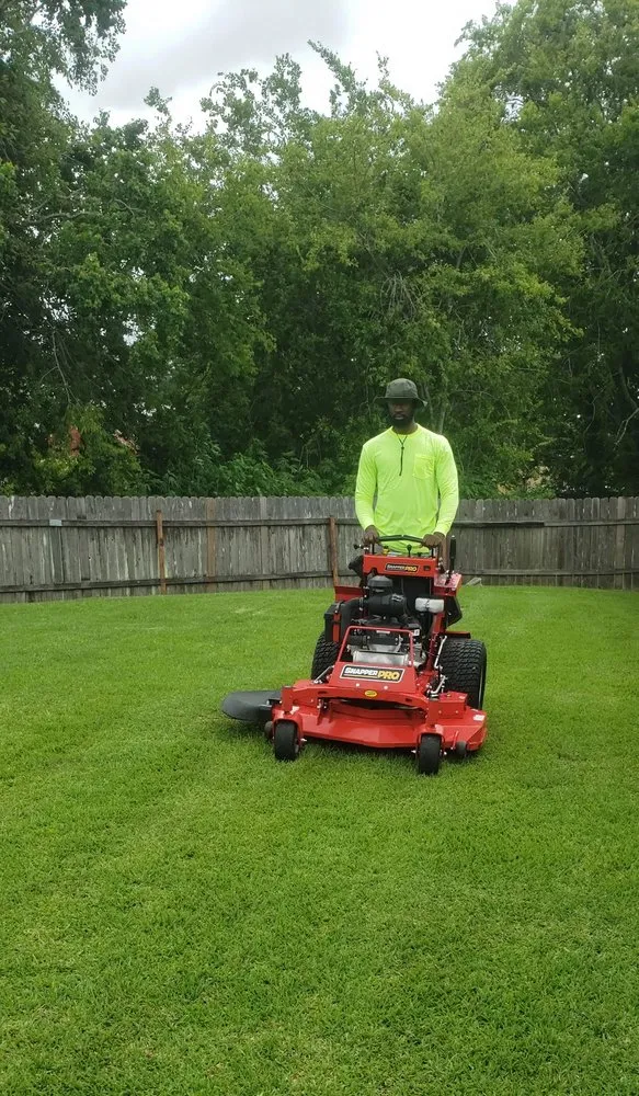 Expert lawn mowing service in New Orleans, LA by Pro-Day Lawn Service