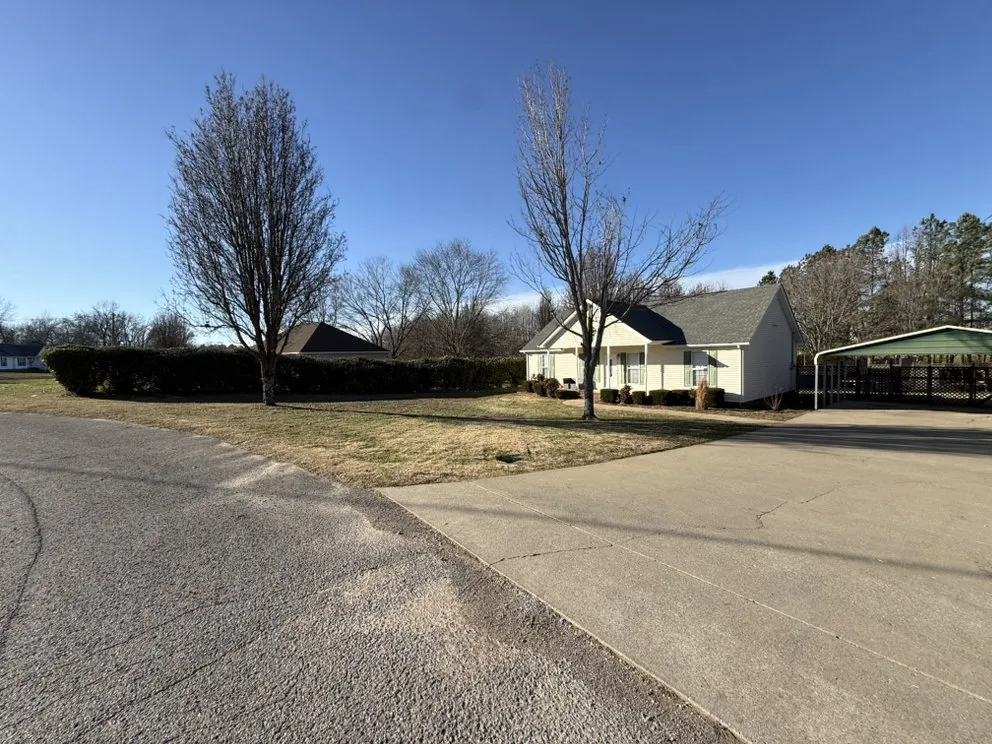 Top-rated lawn mowing service in Winchester, TN by Pro Edge Lawn Care Solutions