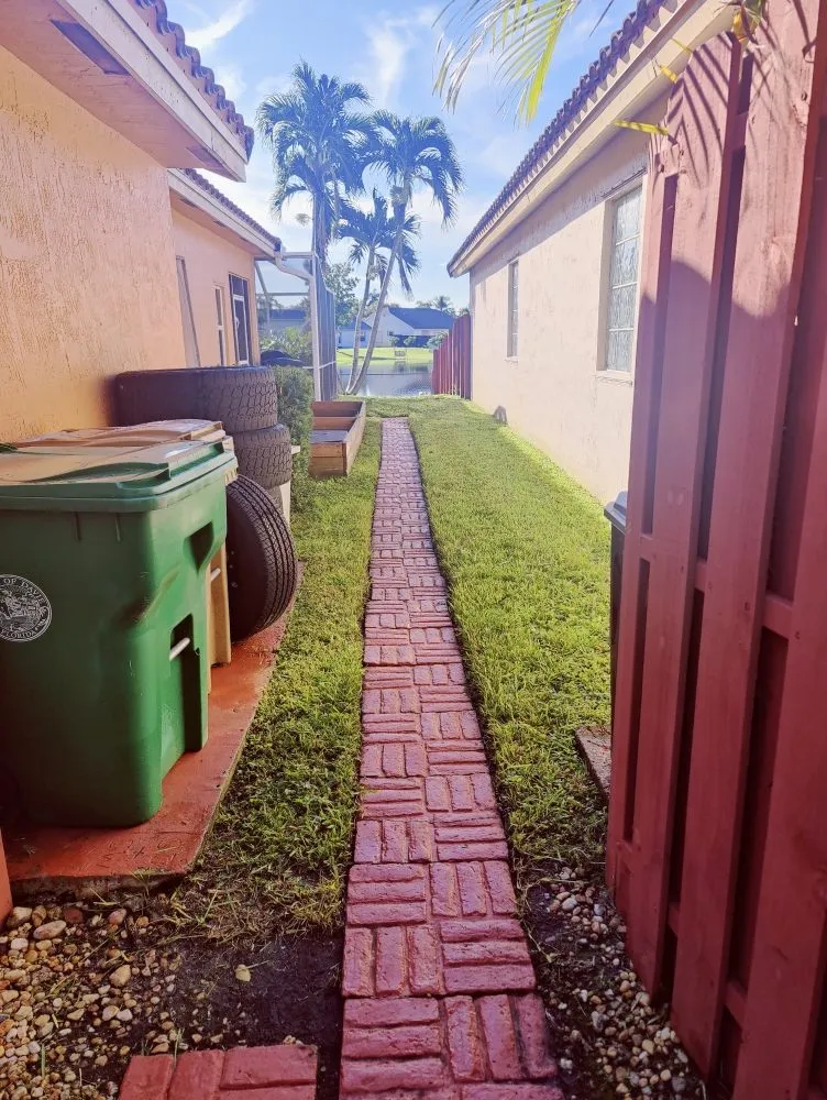 Professional lawn mowing service experts serving Davie, FL - Pro Garden Landscaping