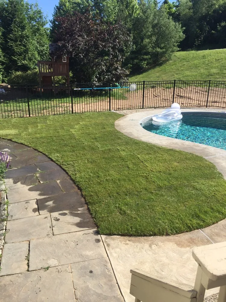 Custom lawn mowing service in Guilford, CT - Pro Grass
