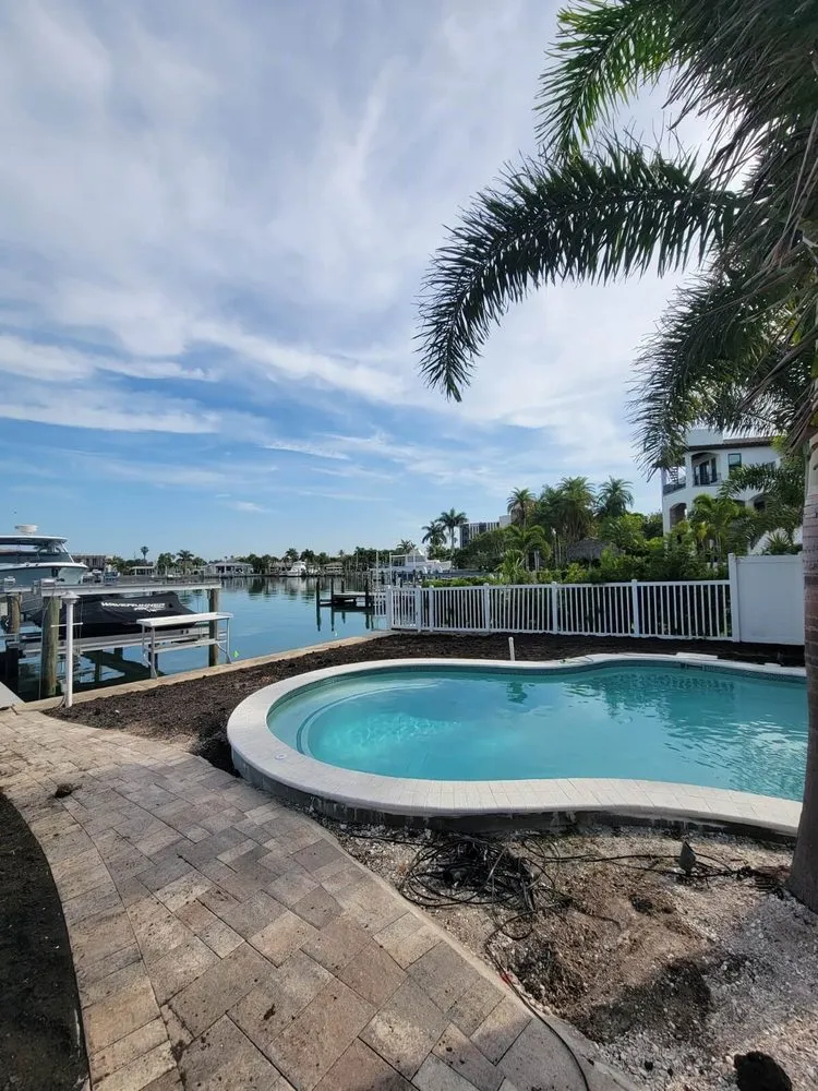 Expert garden landscaping in St. Petersburg, FL by Pro Green Grounds Maintenance