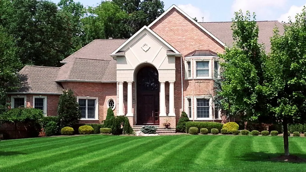 Trusted lawn mowing service in Plainfield, NJ - Pro Green Lawn Care