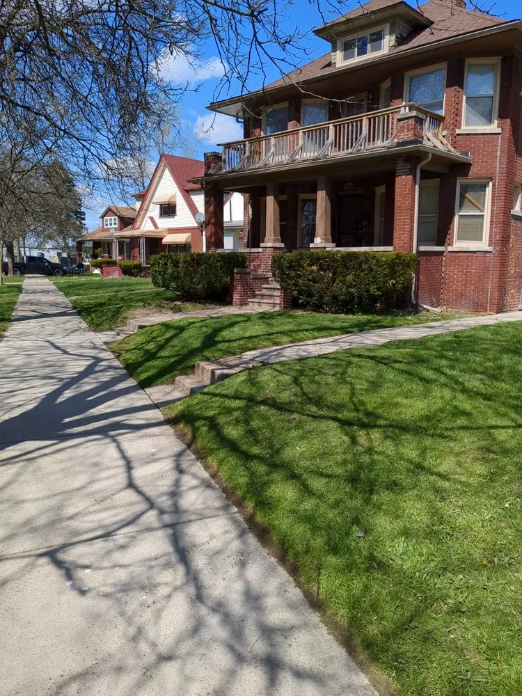 Affordable yard maintenance experts serving Detroit, MI - Pro Haul Away