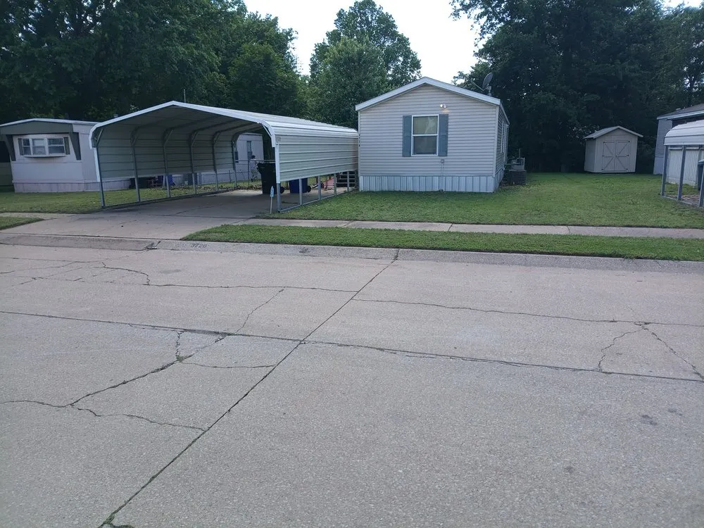 Professional lawn care service in Broken Arrow, OK by Pro Journey Mowing Services