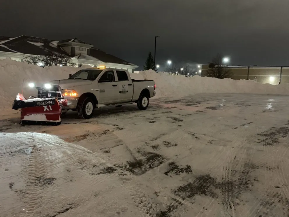 Expert lawn mowing service in East Grand Forks, MN - PRO Land | Snow