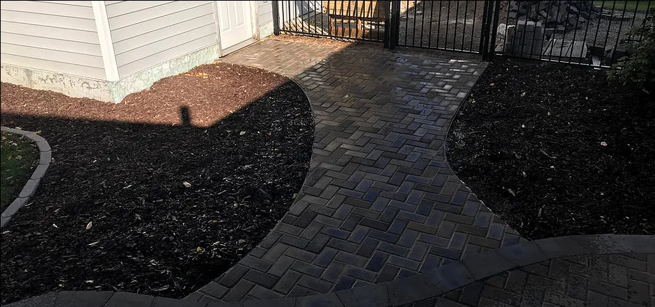 Expert garden landscaping experts serving East Grand Forks, MN - PRO Land | Snow