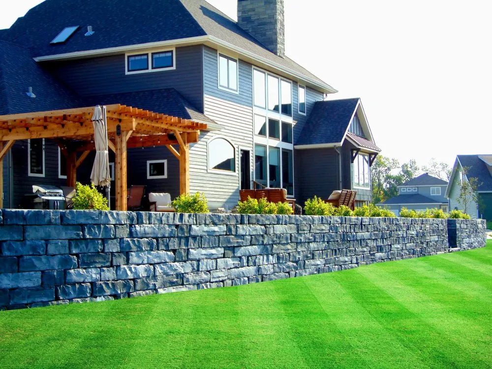 Custom lawn care service experts serving Fargo, ND - Pro Landscapers